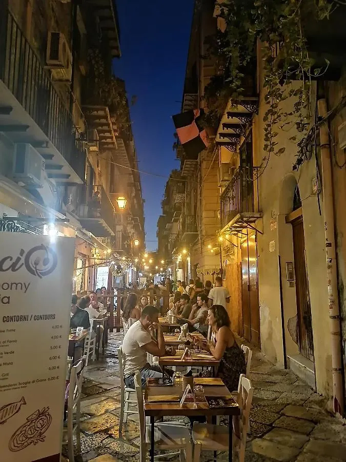 Hotel A due passi appartament à Palerme Maison d'hôtes